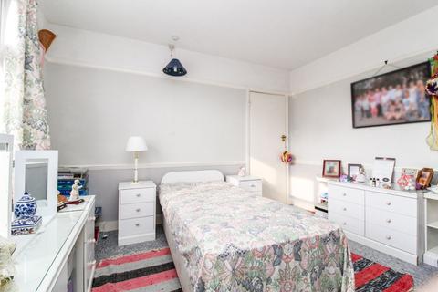219 Castle Road, Bedford, MK40 3TZ