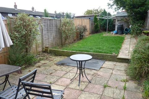 13 Cedar Drive, Edenbridge, TN8 5JW