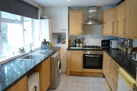 13 Cedar Drive, Edenbridge, TN8 5JW