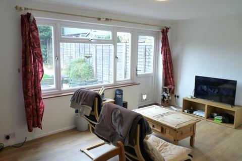 13 Cedar Drive, Edenbridge, TN8 5JW