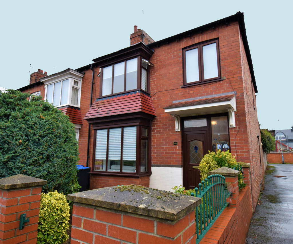 Ayresome Green Lane, Middlesbrough... 3 bed end of terrace house £100,000