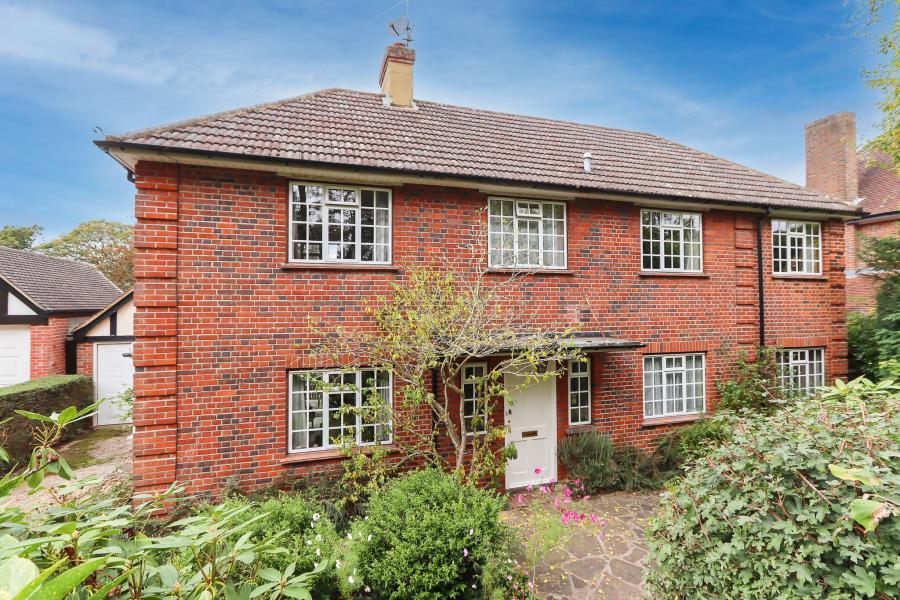 Copthorne Road, Croxley Green, Herts WD3 5 bed detached house £1,185,000
