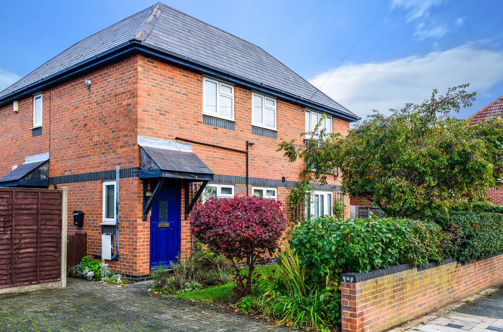 Kings Lodge, Kingsand Road SE12 2 bed flat £325,000