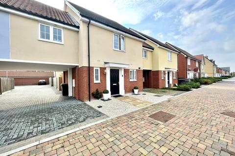 5 Charles Crescent, Rochford, SS4 1FT