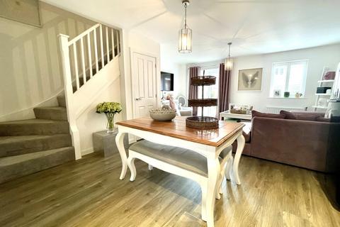 5 Charles Crescent, Rochford, SS4 1FT