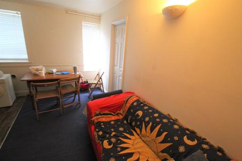 3 bedroom ground floor flat to rent - Swan Court, Paradise Street