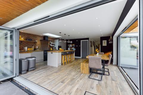 44 Efflinch Lane, Barton Under Needwood, Burton-on-trent, DE13 8EU