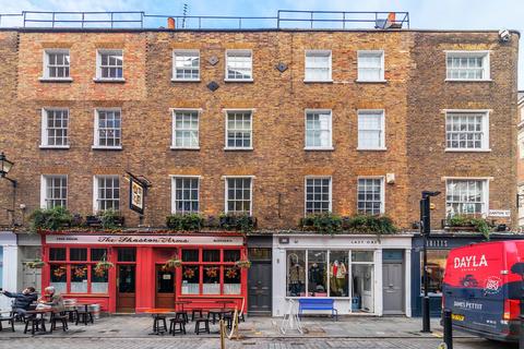 Studio to rent, Ganton Street, Soho W1