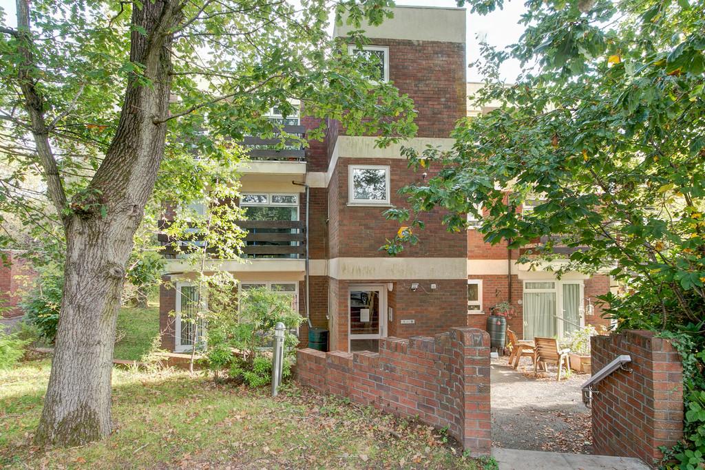 Southcrest Gardens, Southcrest, Redditch B97 4JN 1 bed apartment £100,000
