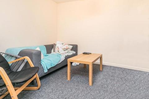 3 bedroom flat share to rent - Apartment 14, The Brook