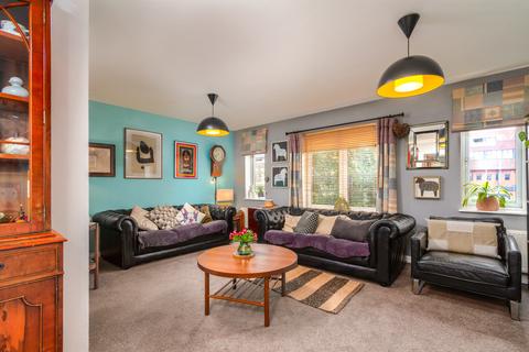 17 Clos Dewi Sant, Canton, Cardiff, CF11 9EW
