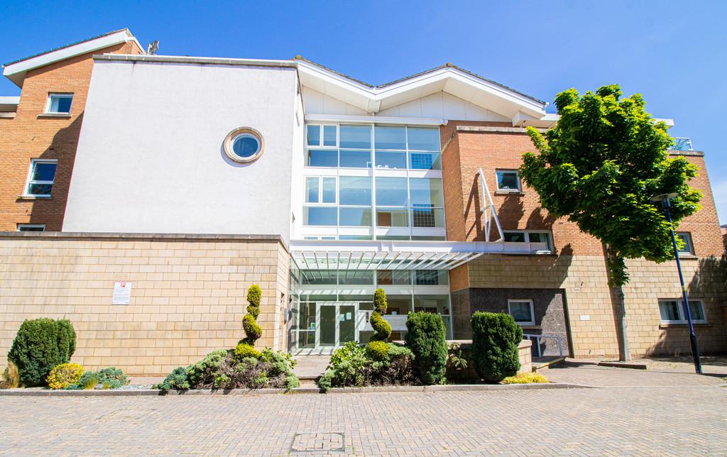 Cardiff House, Lynton Court, Century Wharf 3 bed apartment £325,000
