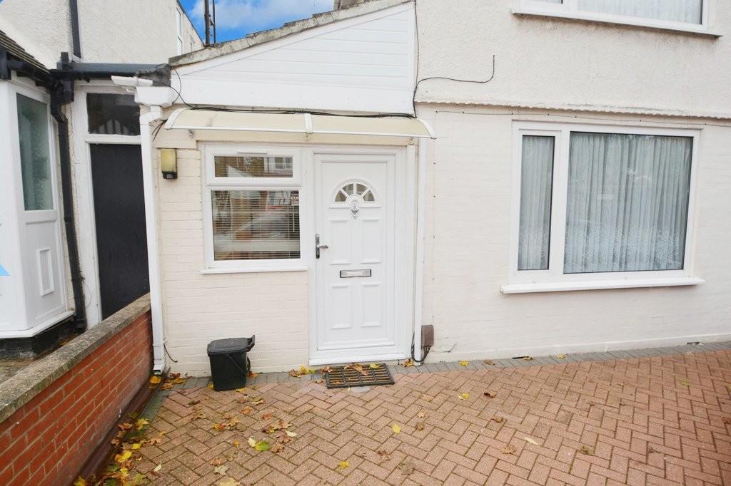 Wood End Avenue, South Harrow, HA2 8NX 1 bed ground floor £1,195 pcm (£276 pw)