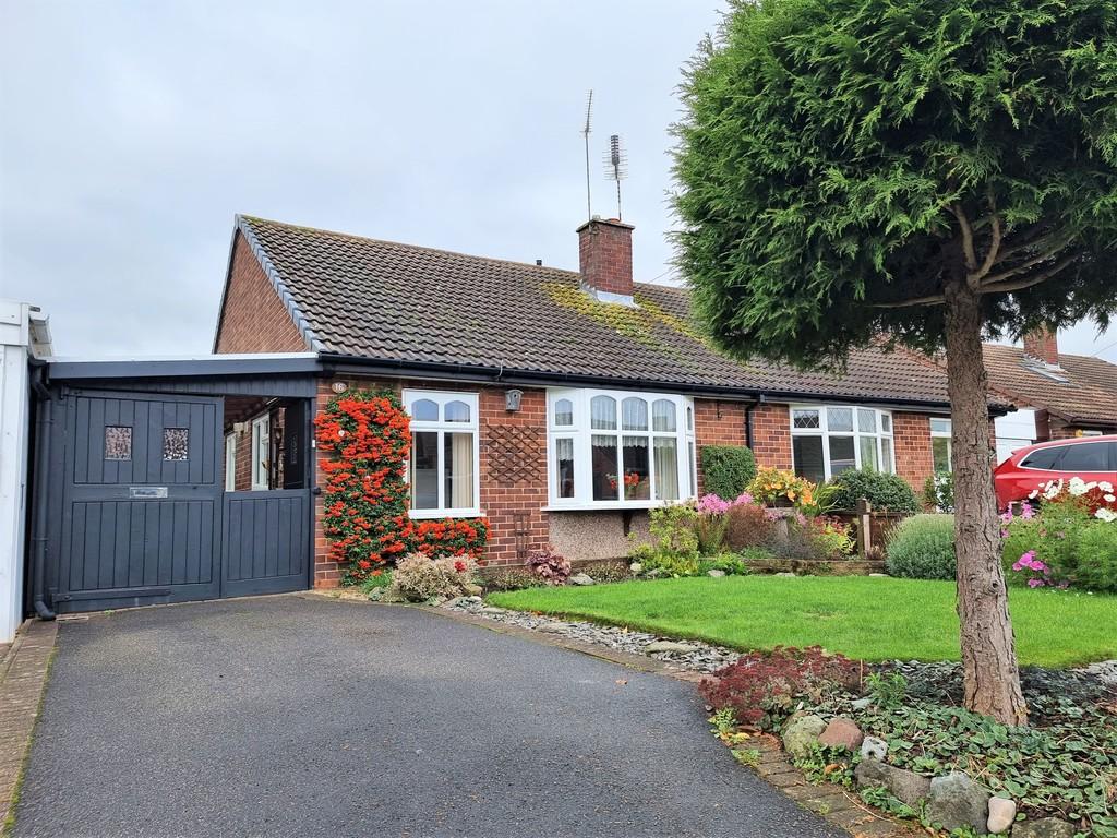 Romsey Avenue, Weddington 2 bed semidetached bungalow £220,000