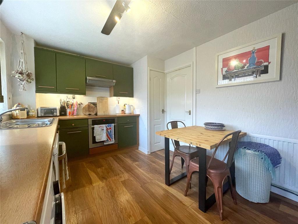 Oxford Drive, Middleton, Manchester, M24 2 bed terraced house £130,000