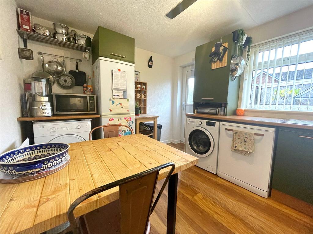 Oxford Drive, Middleton, Manchester, M24 2 bed terraced house £130,000