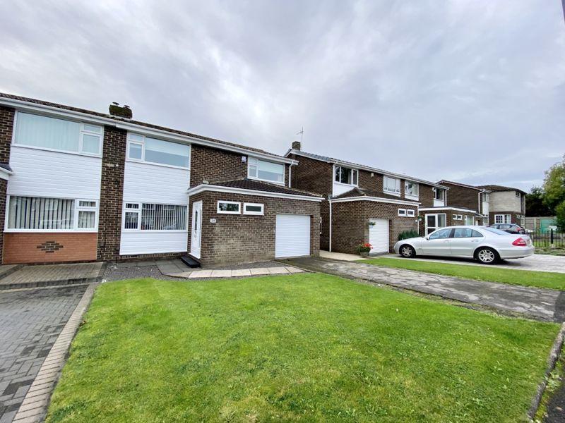 Malcolm Drive, Fairfield, Stockton, TS19 8TJ 4 bed semidetached house £220,000