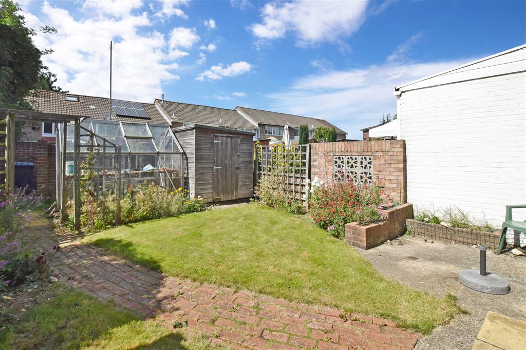 Wendover Road, Chidham Park, Havant, Hampshire 3 bed terraced house £