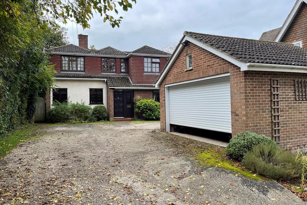 Galleywood Road, Chelmsford, CM2 4 bed detached house £725,000