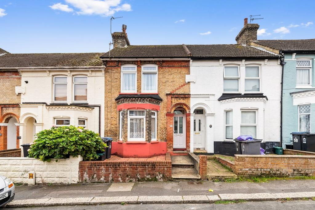 Longfield Road, Dover, CT17 2 bed terraced house £210,000