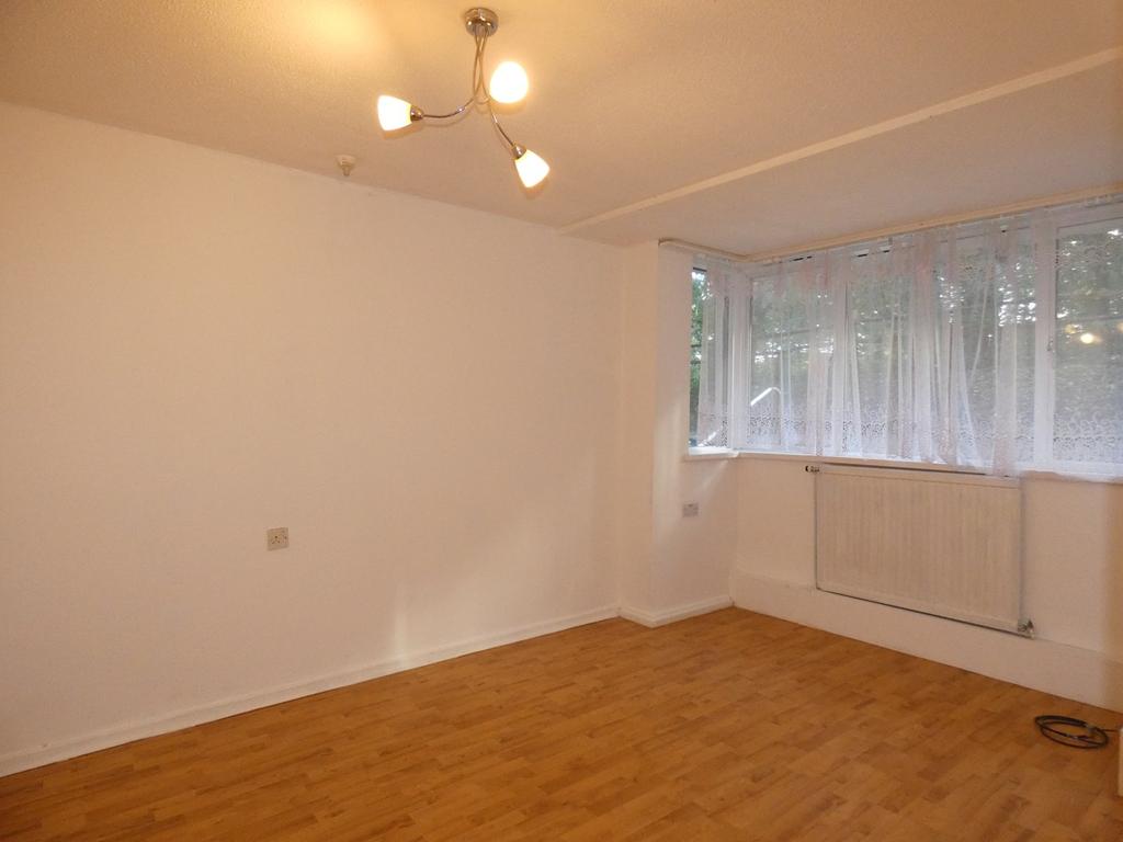 Cheyne Path, Hanwell, London, W7 1 bed flat - £1,100 pcm (£254 pw)
