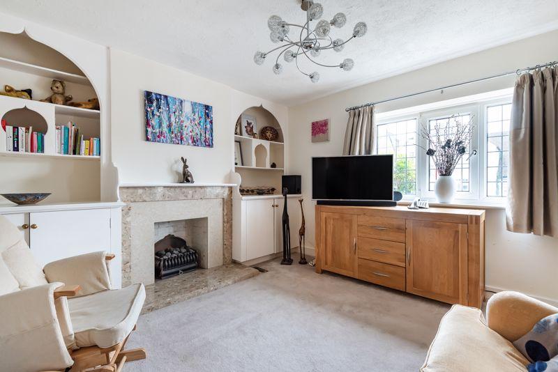 Weydon Hill Road, Farnham 2 bed semidetached house £480,000