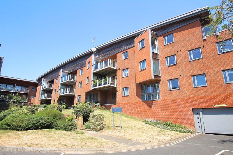 Orchard House, Hove 2 bed flat £1,700 pcm (£392 pw)