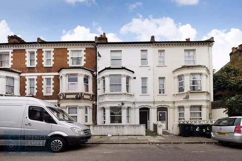 3 bedroom apartment to rent, Arlesford Road, Clapham North, SW9