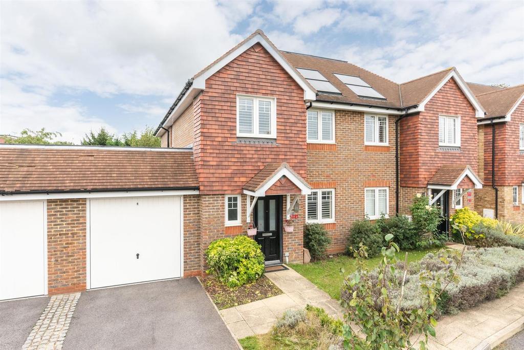 Mole Place, West Molesey 3 bed semidetached house £650,000