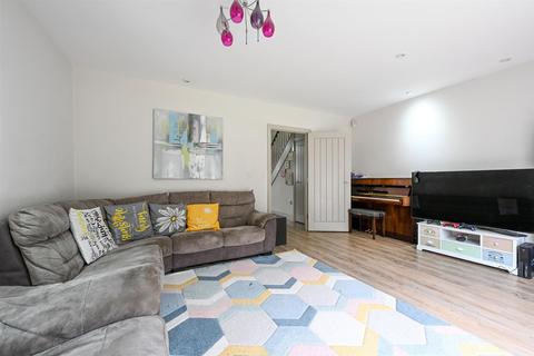 6 Mole Place, West Molesey, KT8 2AG