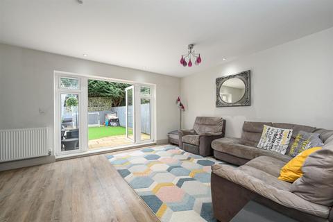 6 Mole Place, West Molesey, KT8 2AG