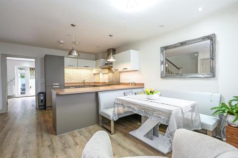 6 Mole Place, West Molesey, KT8 2AG