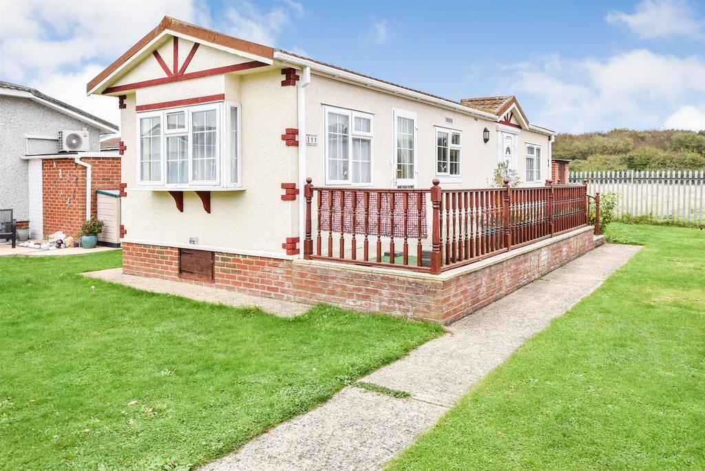 Kings Park Village, Canvey Island 2 bed property £140,000