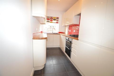 2 bedroom ground floor flat for sale - Malmesbury Road, South Woodford E18