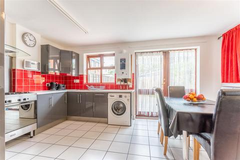 67 Walnut Road, London, E10 5TR