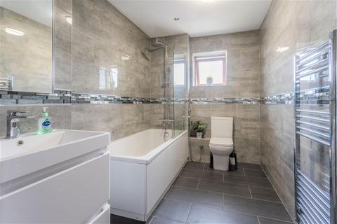 67 Walnut Road, London, E10 5TR