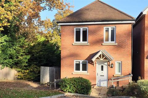 2 bedroom detached house for sale - Blackthorn Close, Lower Bourne, Farnham