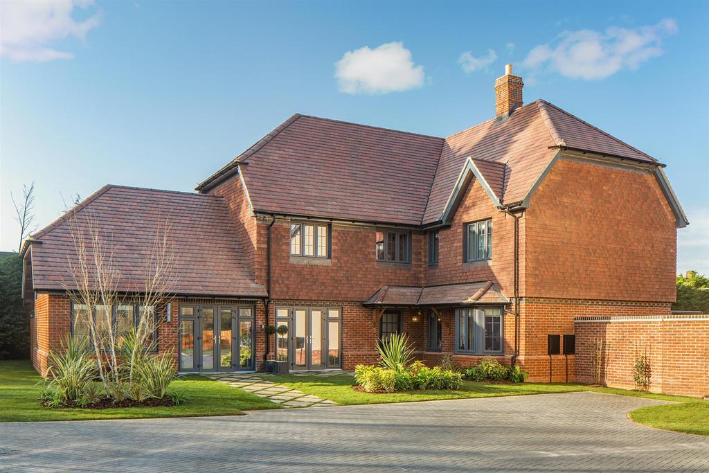 Newport Road, Woburn Sands 4 bed detached house £1,050,000