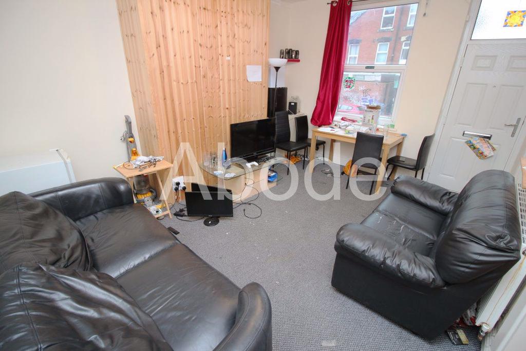 Royal Park Grove, Leeds, West Workshire 4 bed house £1,768 pcm (£408 pw)