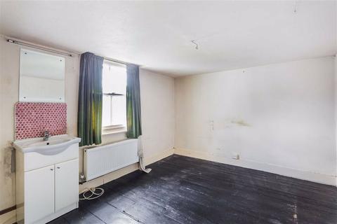 20 Beadles Lane, Oxted, RH8 9JJ