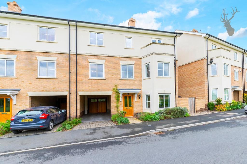 Buckingham Road, Epping, Essex 4 bed semidetached house £775,000