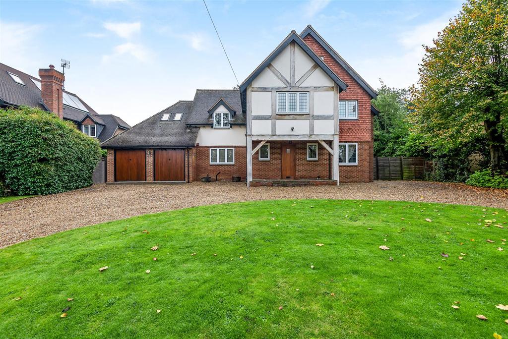 Forest Road, East Horsley, 6 bed detached house £5,950 pcm (£1,373 pw)