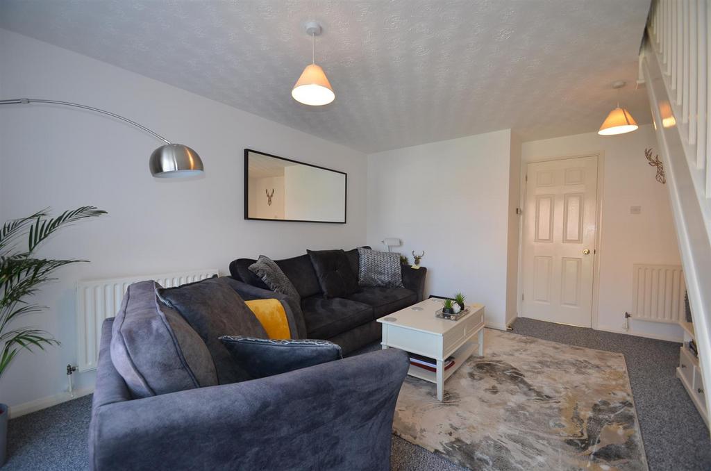Elgar Drive, Shefford, Beds 2 bed end of terrace house £1,000 pcm (£