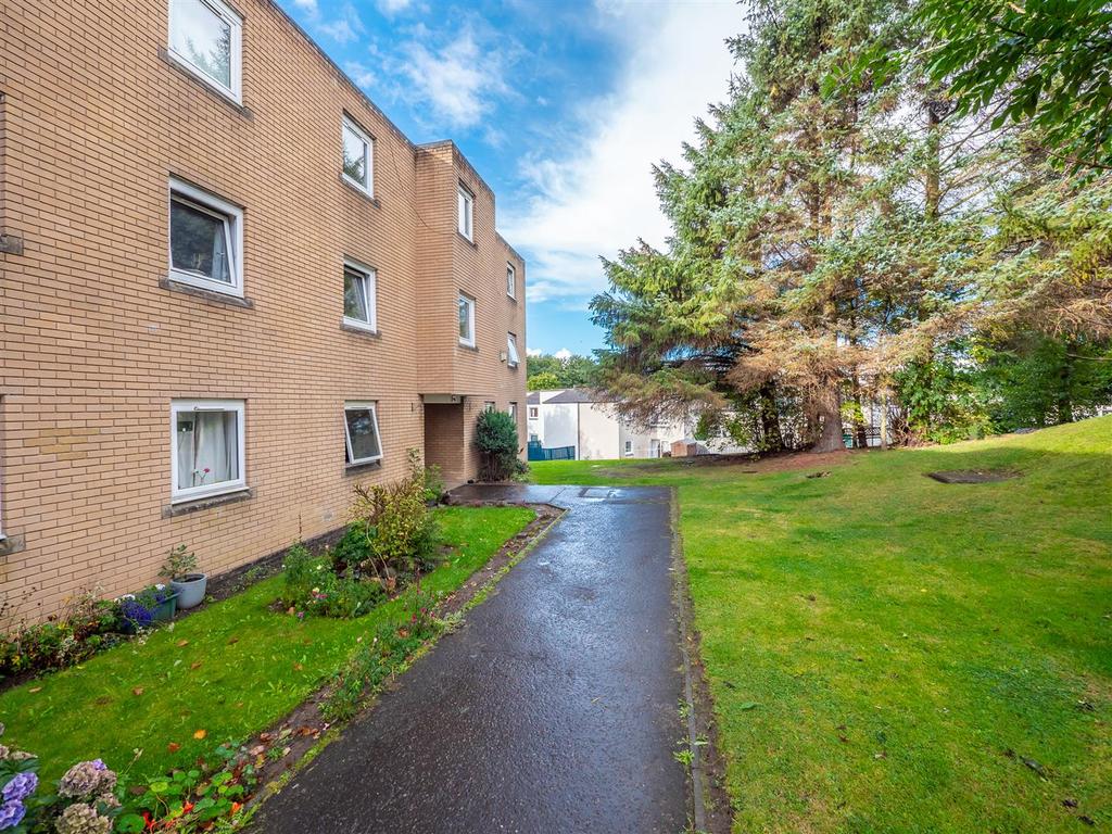 37E Hayfield, Edinburgh, EH12 8UJ 2 bed property £155,000