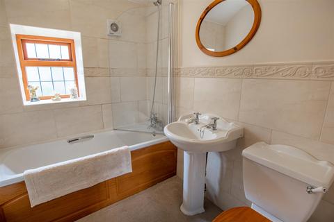 Oak Cottage, 7 Downing Row, Hathersage, Hope Valley, S32 1AT