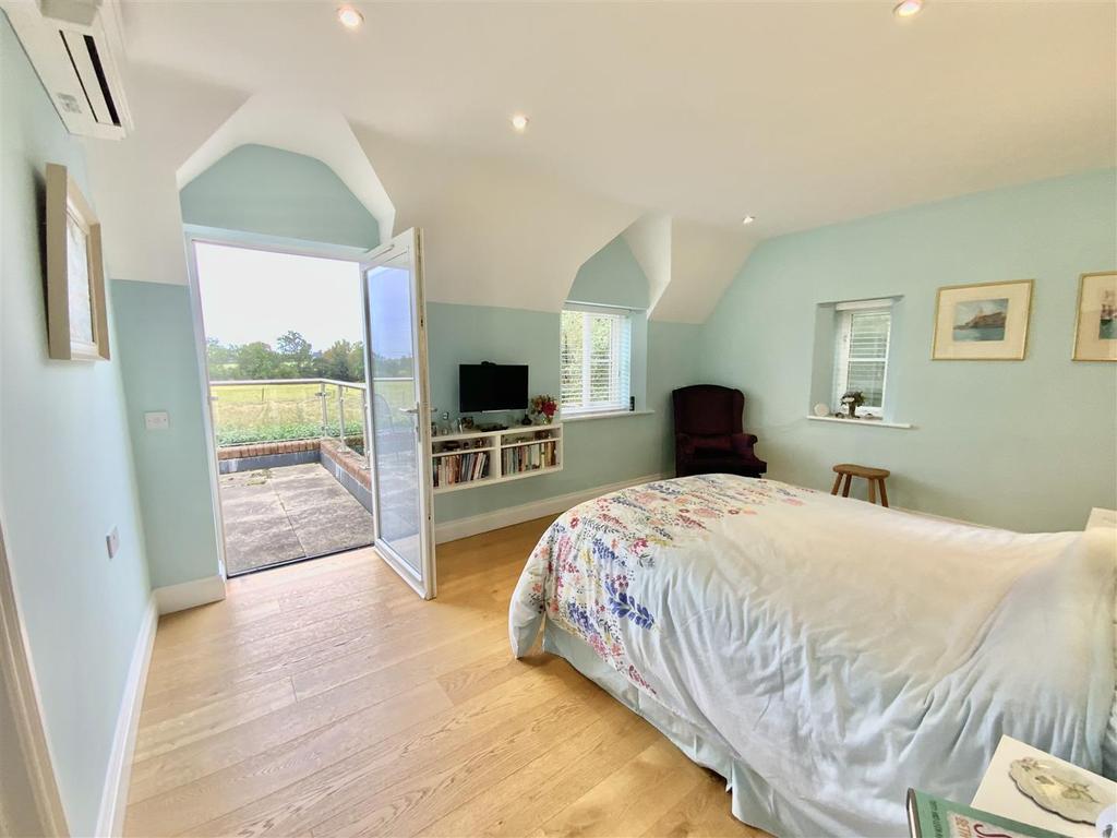Master Suite - Bedroom