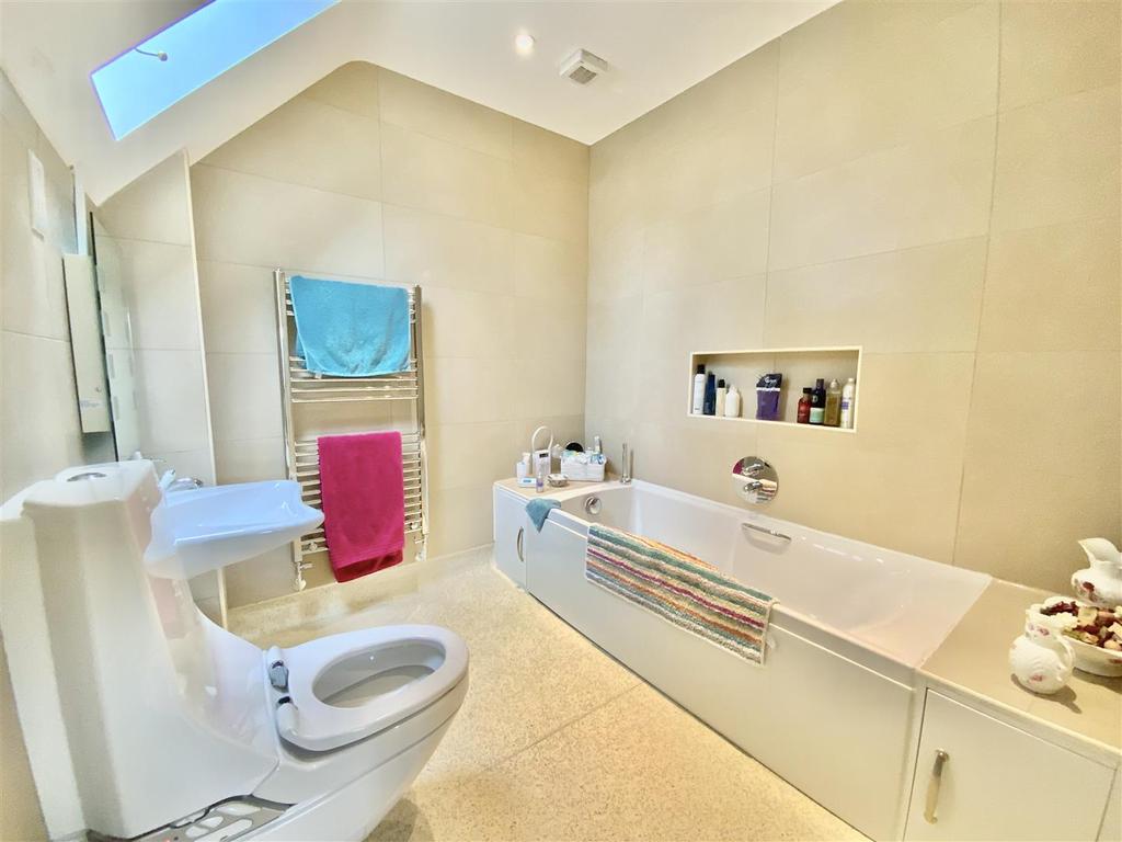 Master Suite - Bathroom