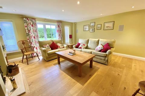 12 Deanshanger Road, Wicken, Milton Keynes, MK19 6BS