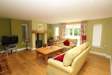 12 Deanshanger Road, Wicken, Milton Keynes, MK19 6BS