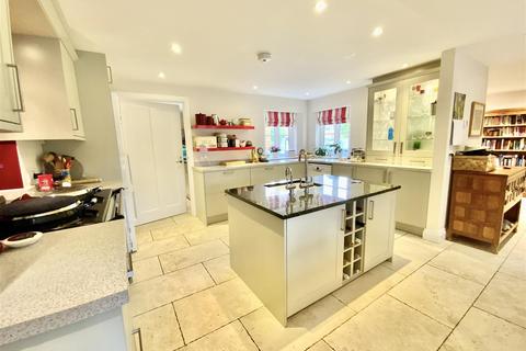 12 Deanshanger Road, Wicken, Milton Keynes, MK19 6BS
